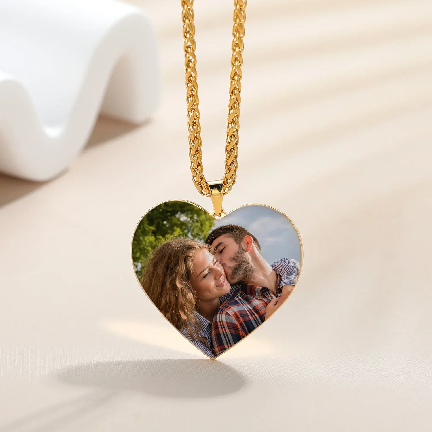 Golden chain braclet with heart picture locket